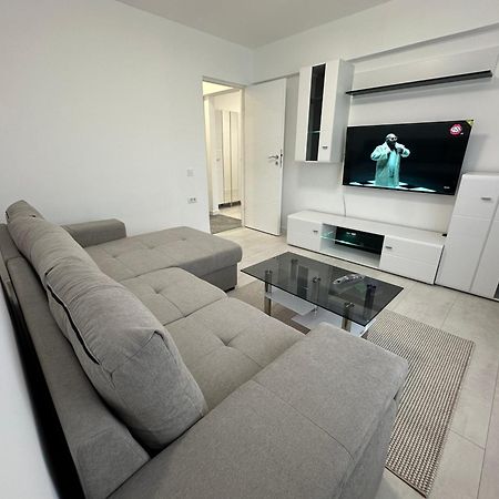 Appartamento Apartament Ultra Central 3 Hunedoara Esterno foto