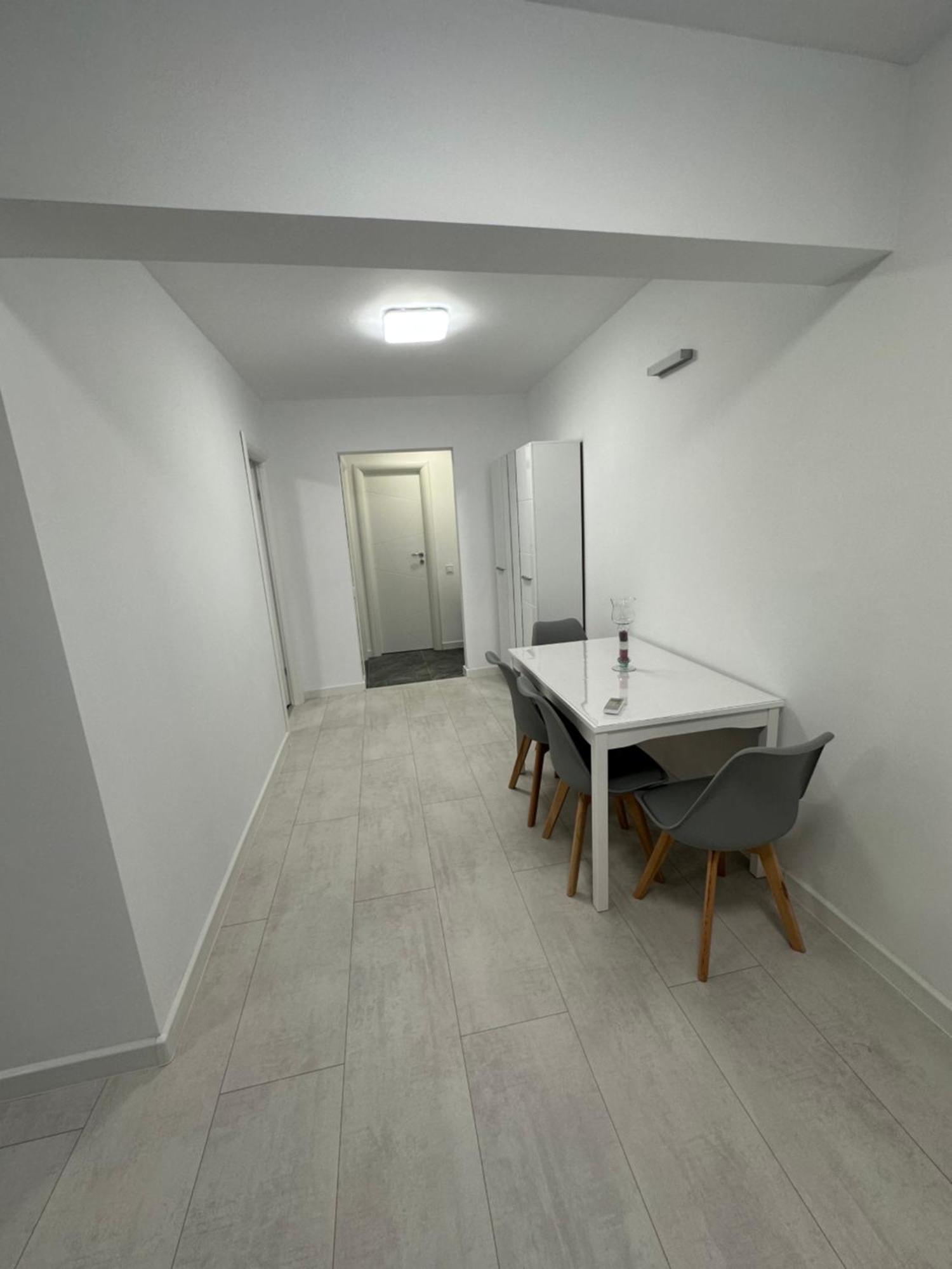 Appartamento Apartament Ultra Central 3 Hunedoara Esterno foto