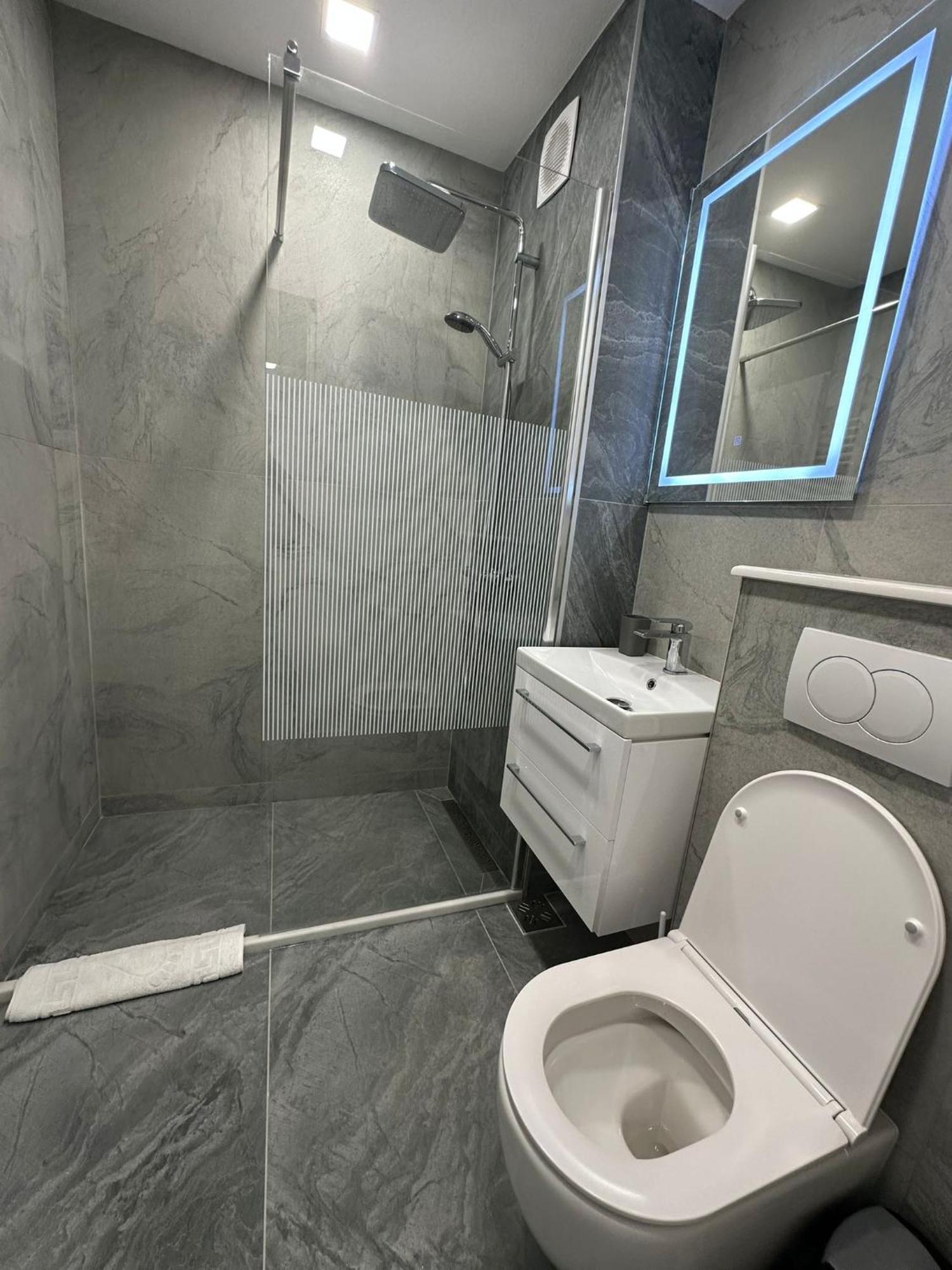Appartamento Apartament Ultra Central 3 Hunedoara Esterno foto