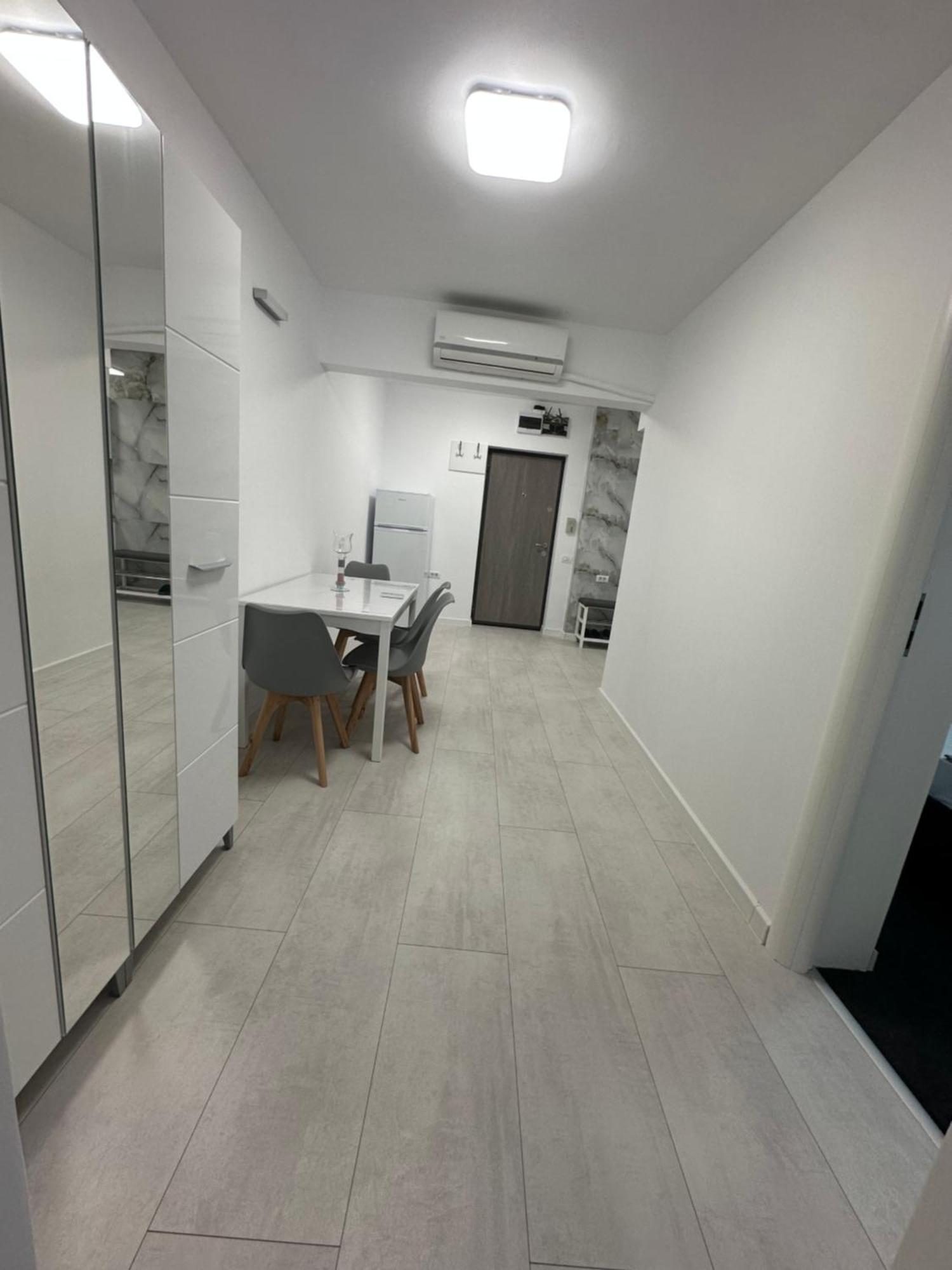Appartamento Apartament Ultra Central 3 Hunedoara Esterno foto
